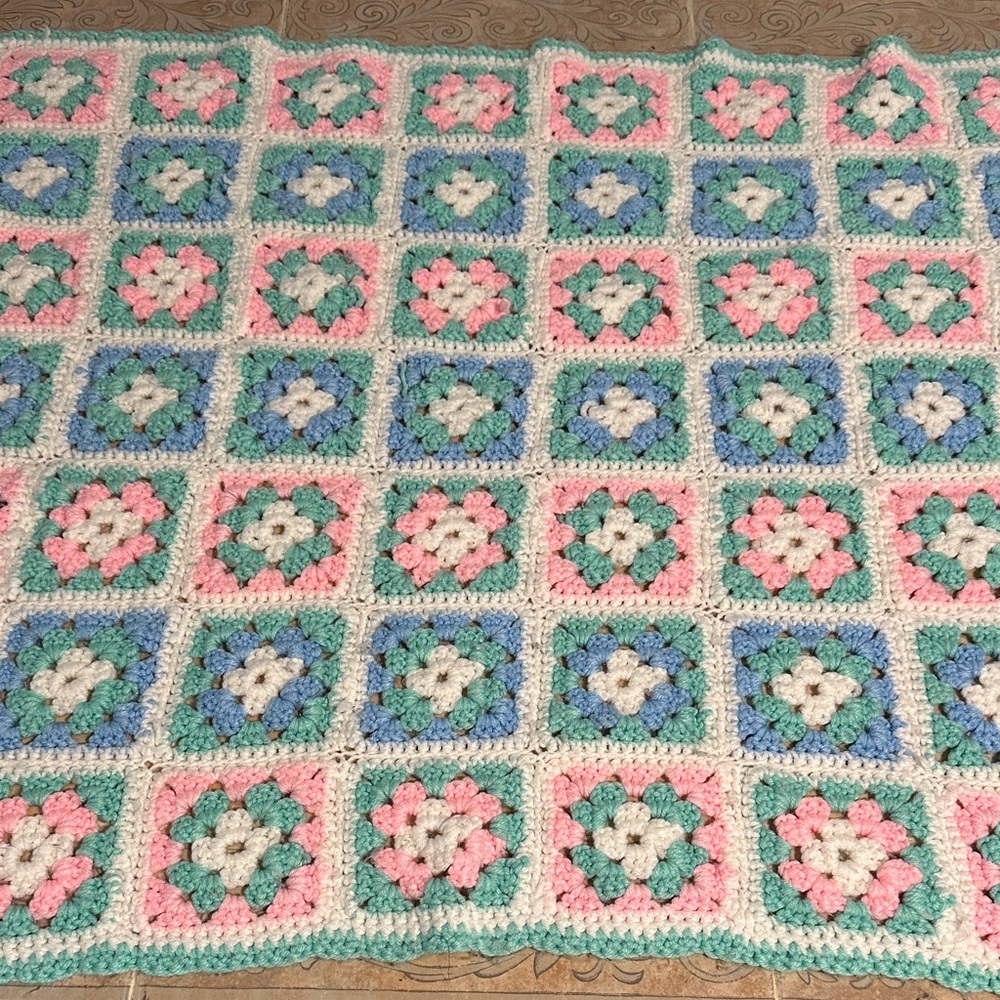 Crochet Granny Square handmade Vintage baby blanket. 34”x30”